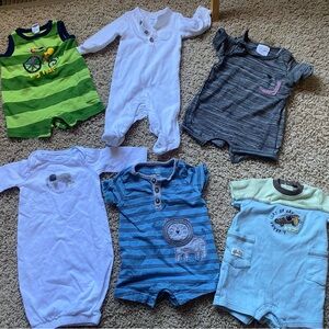 Baby clothes! 0-3 month, newborn outfit fits like 0-3 month.